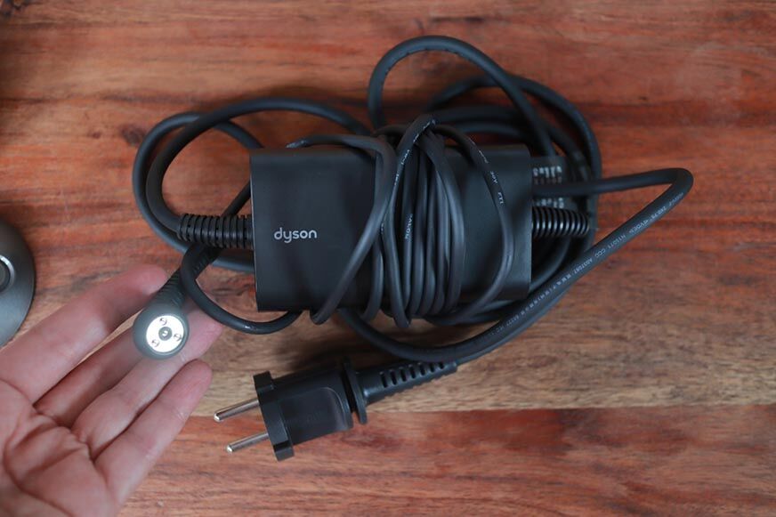 Кабель для зарядки Dyson Corrale.